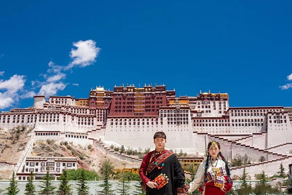 3月一家人在西藏玩一趟多少钱